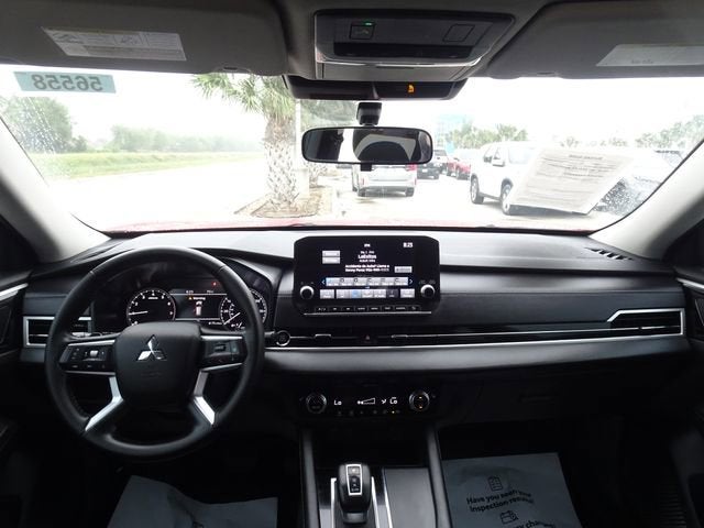 2024 Mitsubishi Outlander Base