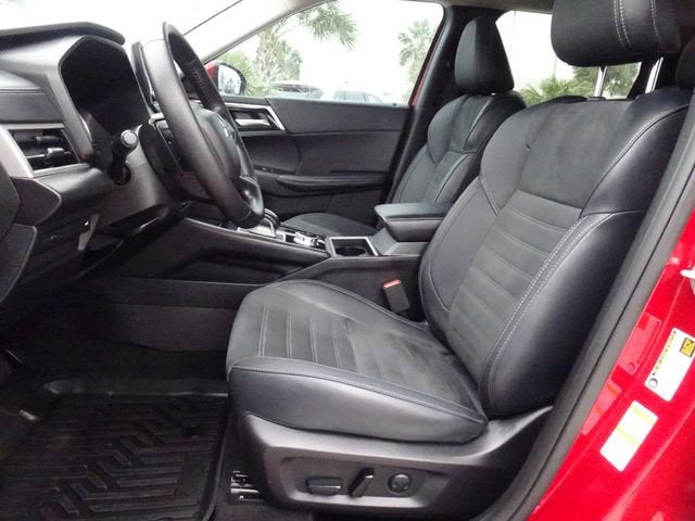 2024 Mitsubishi Outlander Base