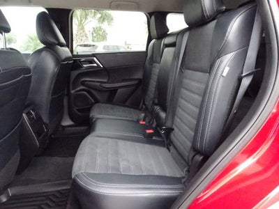 2024 Mitsubishi Outlander Base