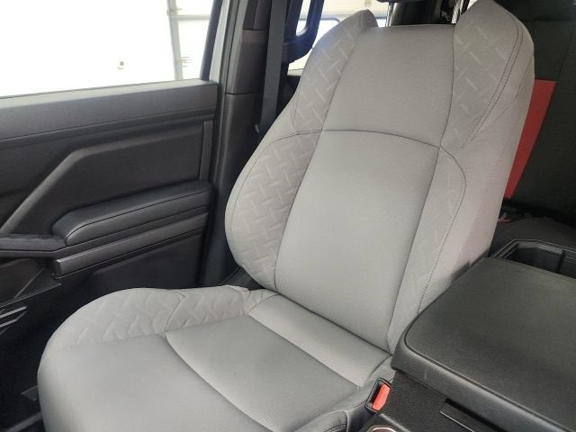 2025 Toyota Tacoma 4WD SR5