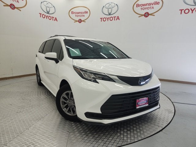 2023 Toyota Sienna LE