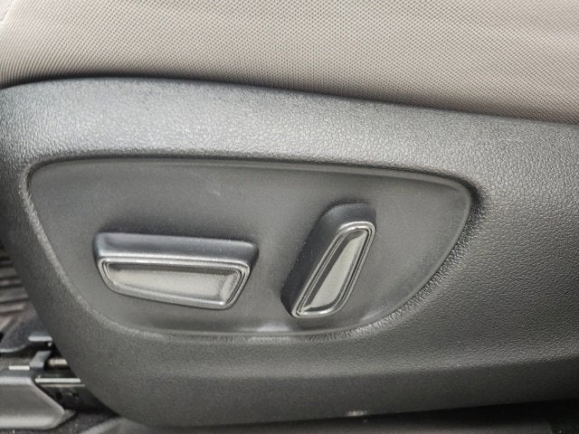 2023 Toyota Sienna LE