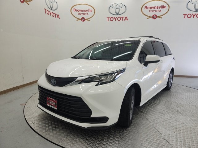 2023 Toyota Sienna LE
