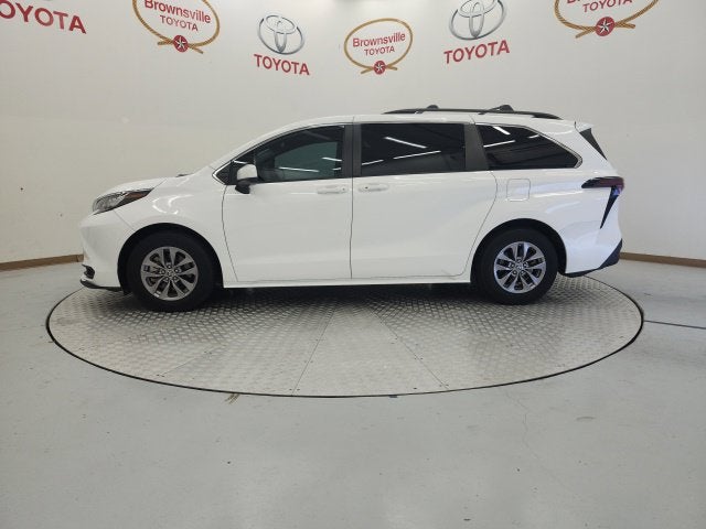 2023 Toyota Sienna LE