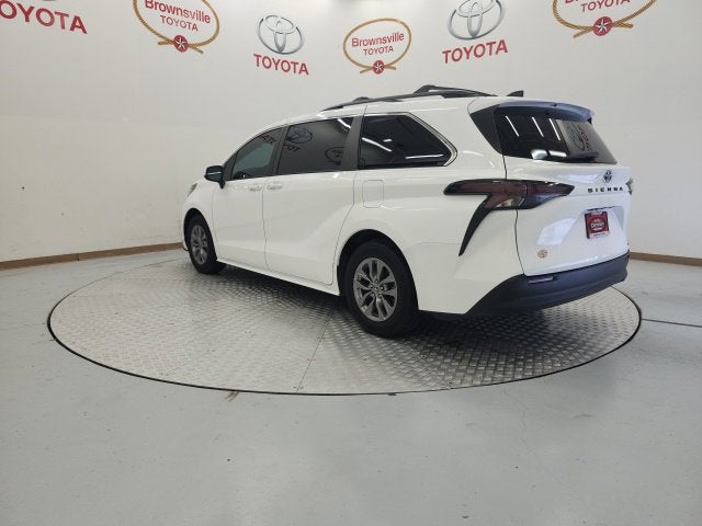 2023 Toyota Sienna LE