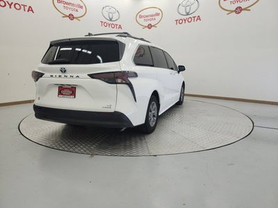 2023 Toyota Sienna LE