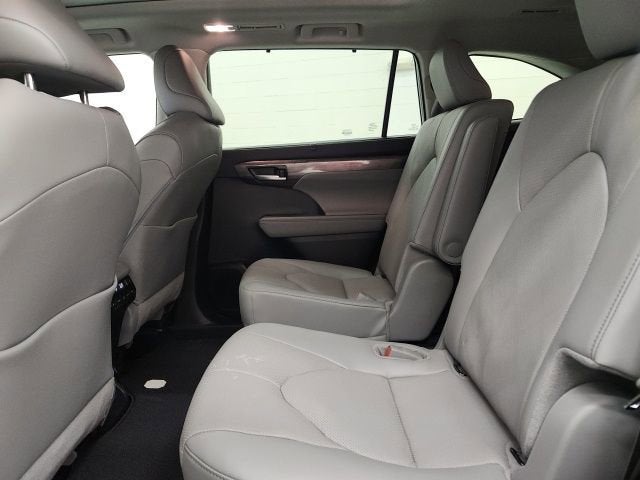 2025 Toyota Highlander Hybrid Platinum