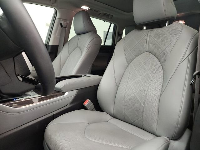 2025 Toyota Highlander Hybrid Platinum