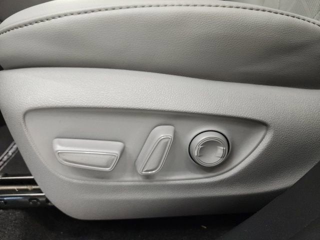 2025 Toyota Highlander Hybrid Platinum