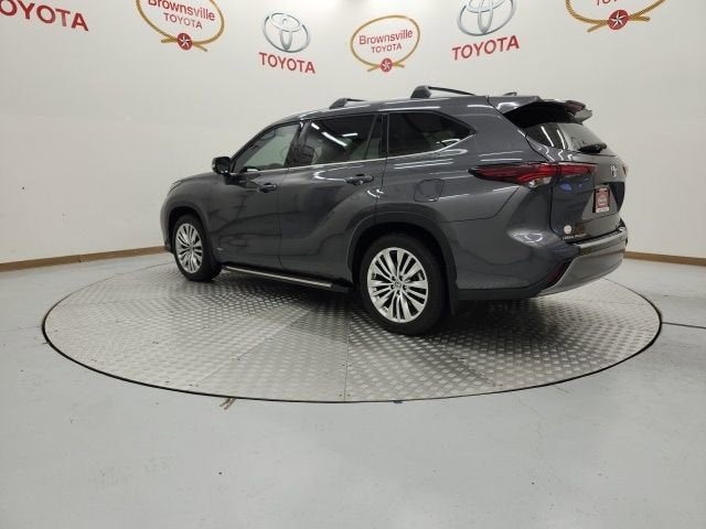 2025 Toyota Highlander Hybrid Platinum