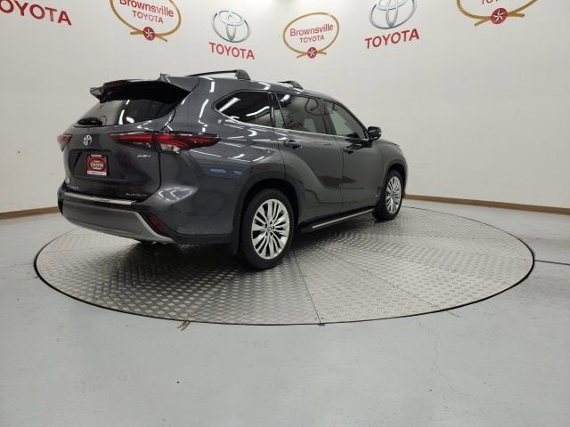 2025 Toyota Highlander Hybrid Platinum