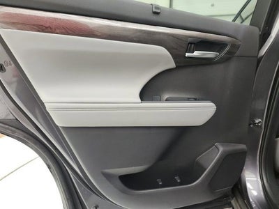 2025 Toyota Highlander Hybrid Platinum