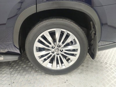 2023 Toyota Highlander Hybrid Platinum