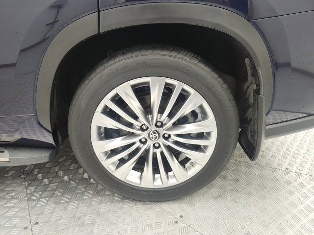 2023 Toyota Highlander Hybrid Platinum