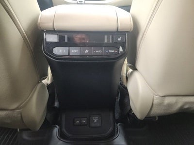 2023 Toyota Highlander Hybrid Platinum