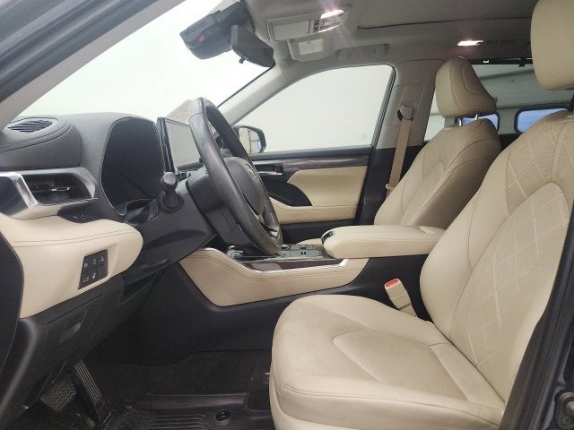 2023 Toyota Highlander Hybrid Platinum