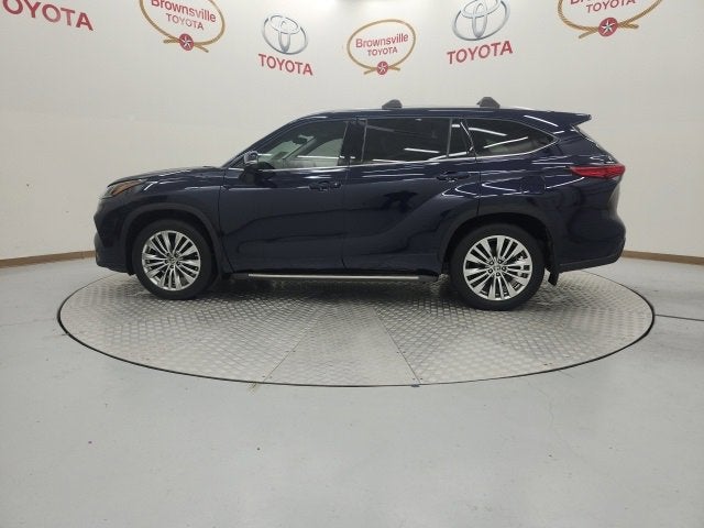 2023 Toyota Highlander Hybrid Platinum