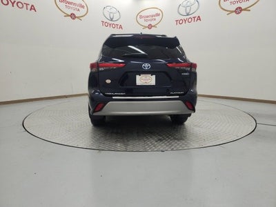 2023 Toyota Highlander Hybrid Platinum