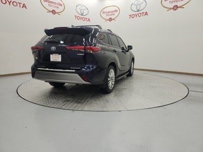 2023 Toyota Highlander Hybrid Platinum