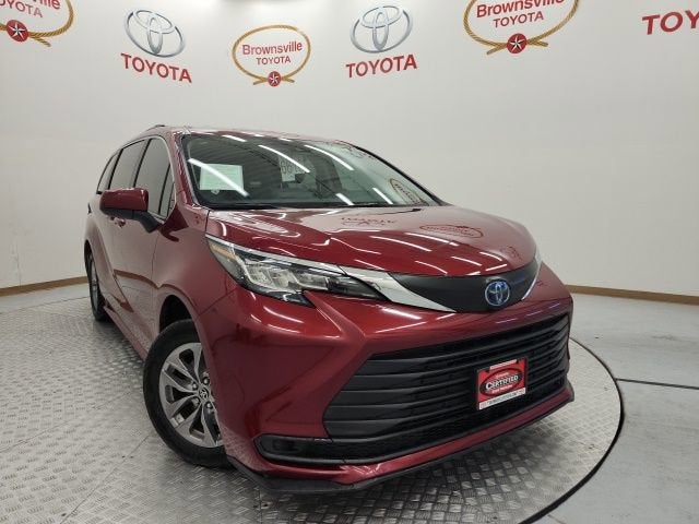 2023 Toyota Sienna LE