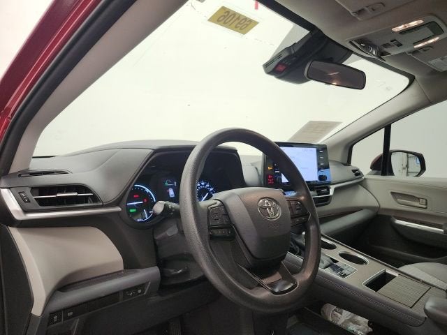 2023 Toyota Sienna LE