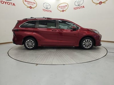 2023 Toyota Sienna LE
