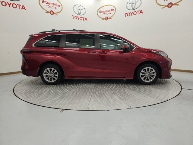 2023 Toyota Sienna LE