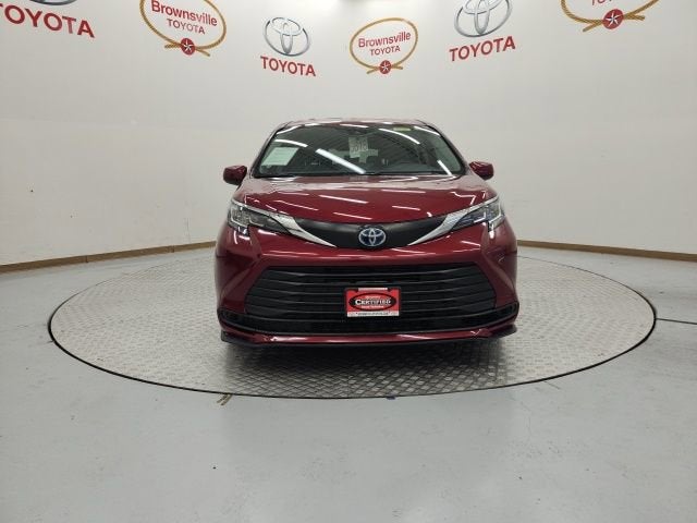 2023 Toyota Sienna LE