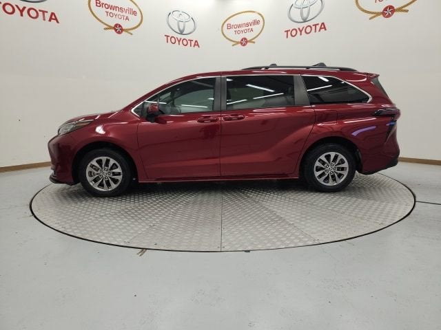 2023 Toyota Sienna LE