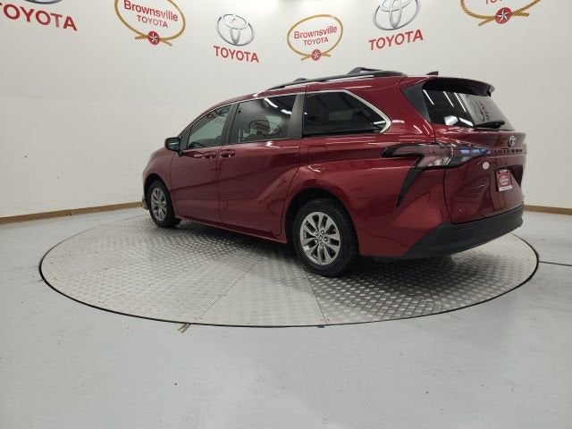 2023 Toyota Sienna LE