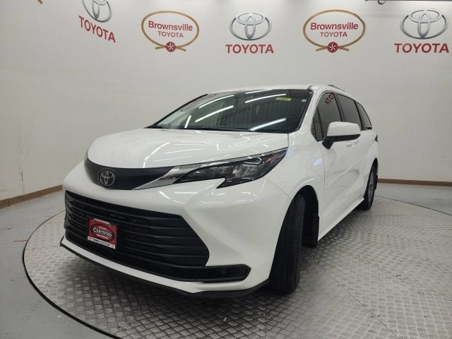 2026 Toyota Sienna LE